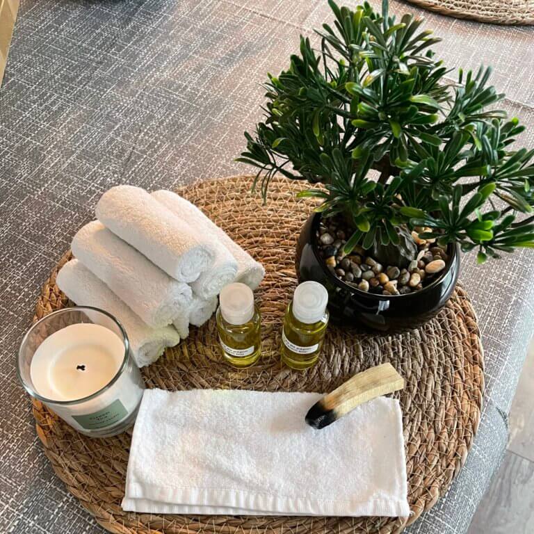 Serviettes et huiles de massages