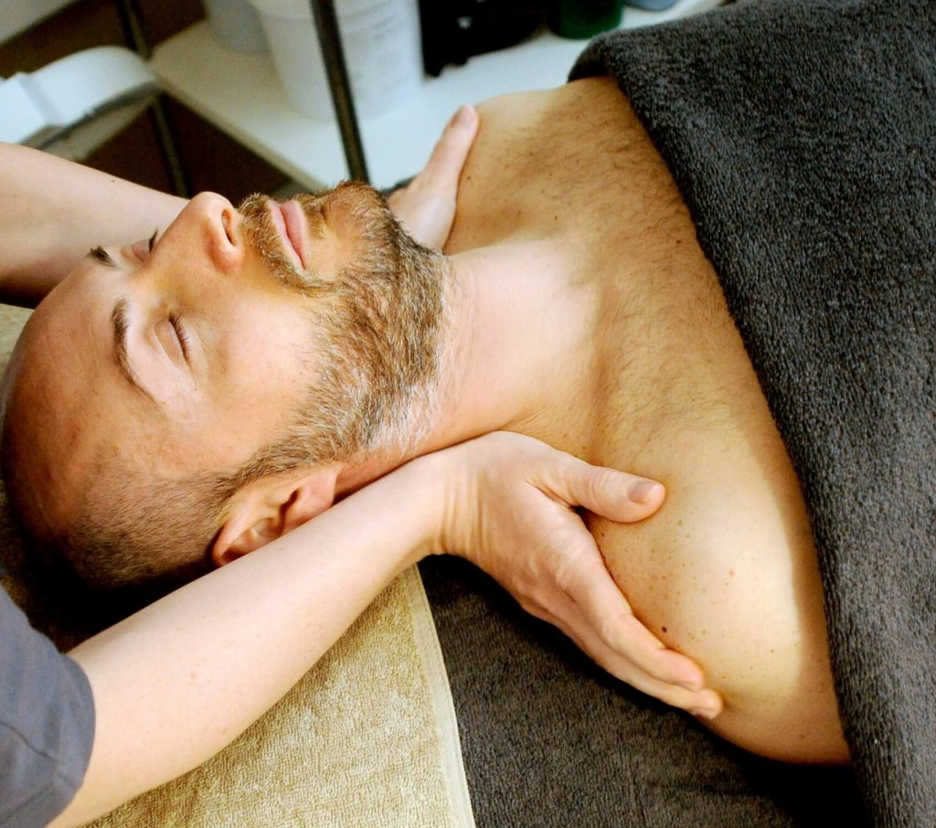 Massage du crâne au huiles chaudes